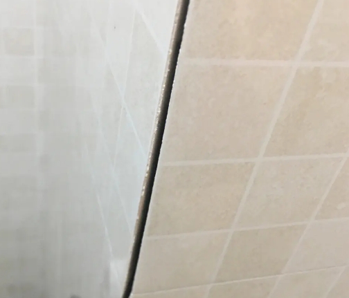 上林瓷砖空鼓维修公司分享阳台瓷砖脱落的修复过程可以分为以下几个步骤